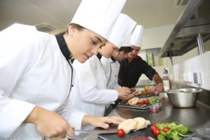 El gorro de cocinero, o toque, tiene una larga y rica historia.'s hat, or toque, has a long and rich history. 